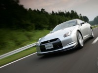 Nissan GT-R 2008 photo