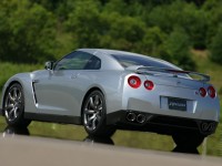 Nissan GT-R 2008 photo