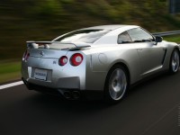 Nissan GT-R 2008 photo