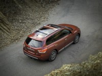 Nissan Pathfinder photo